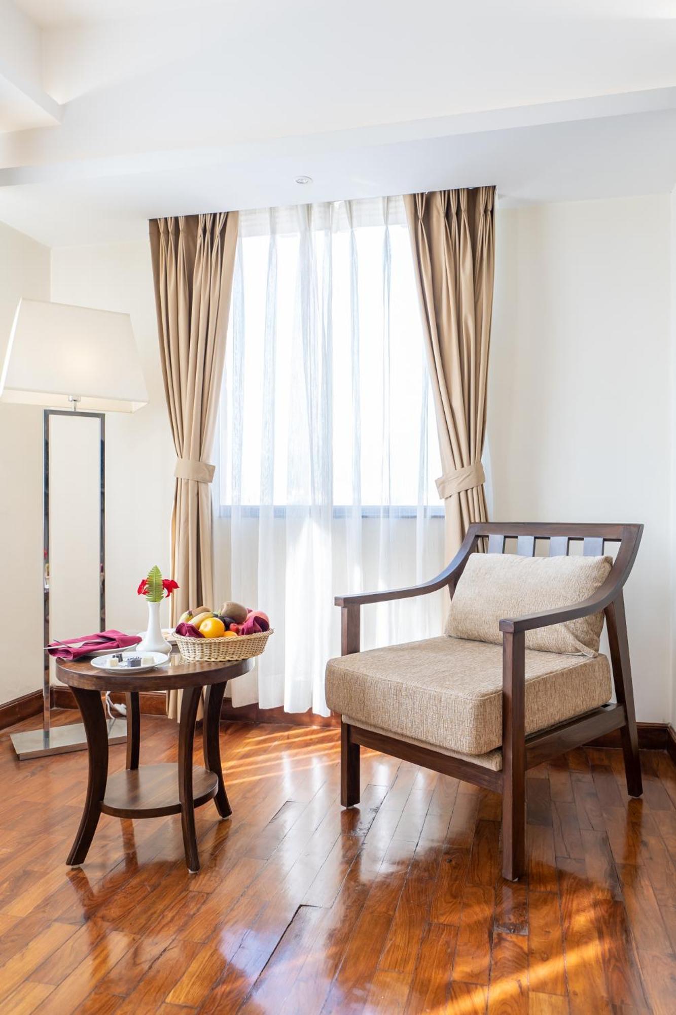 Ramada By Wyndham Kathmandu Dhumbarahi Hotel Ngoại thất bức ảnh