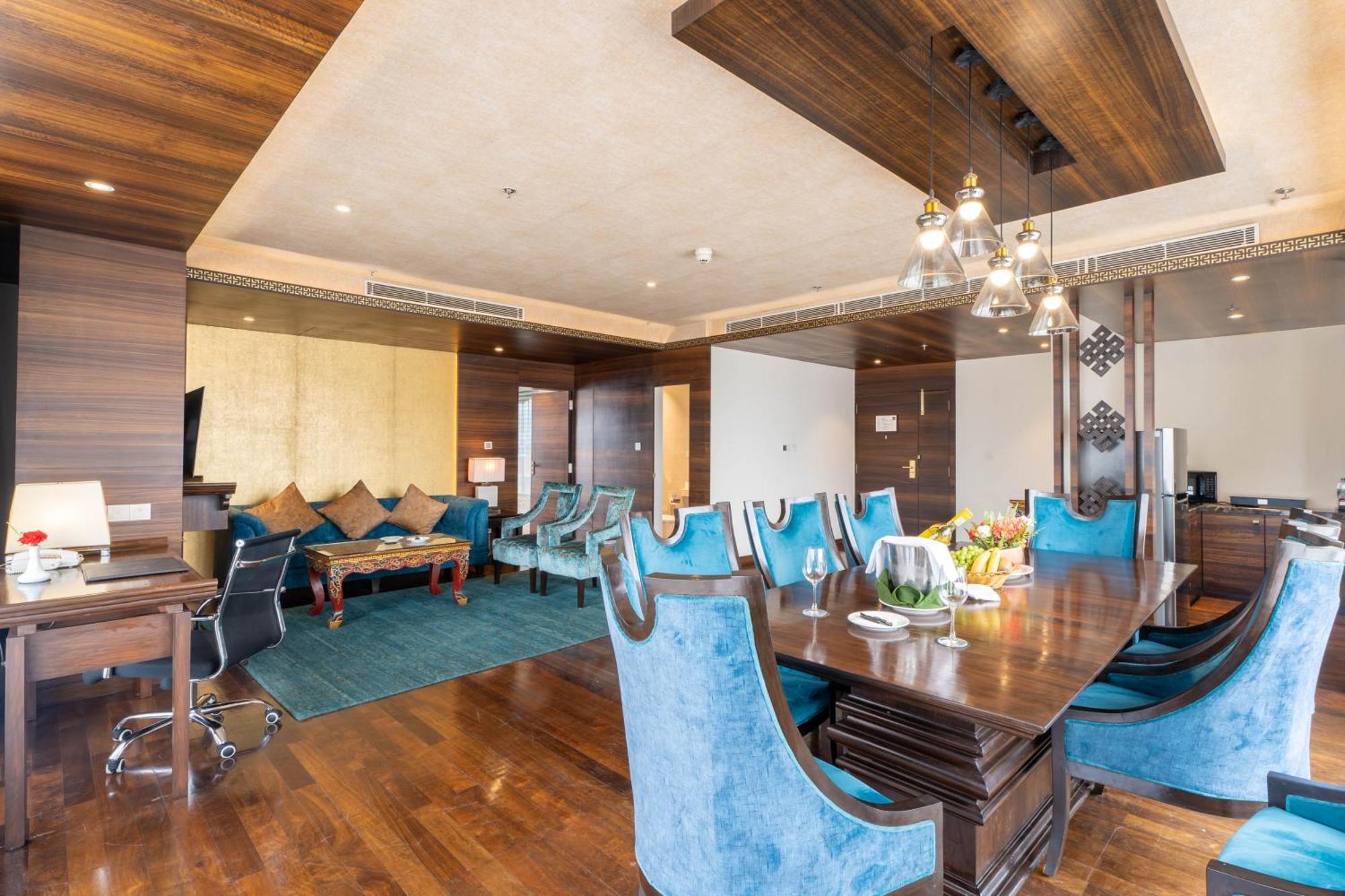 Ramada By Wyndham Kathmandu Dhumbarahi Hotel Ngoại thất bức ảnh