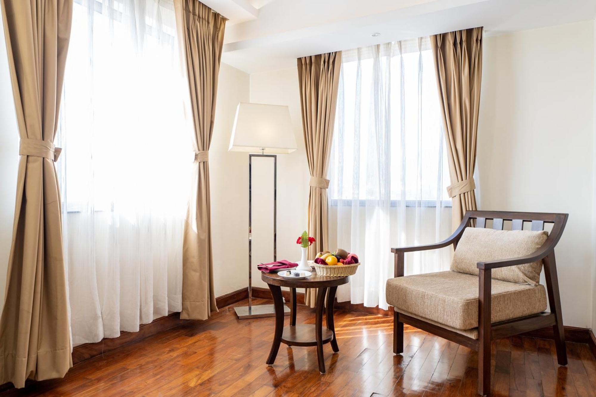 Ramada By Wyndham Kathmandu Dhumbarahi Hotel Ngoại thất bức ảnh