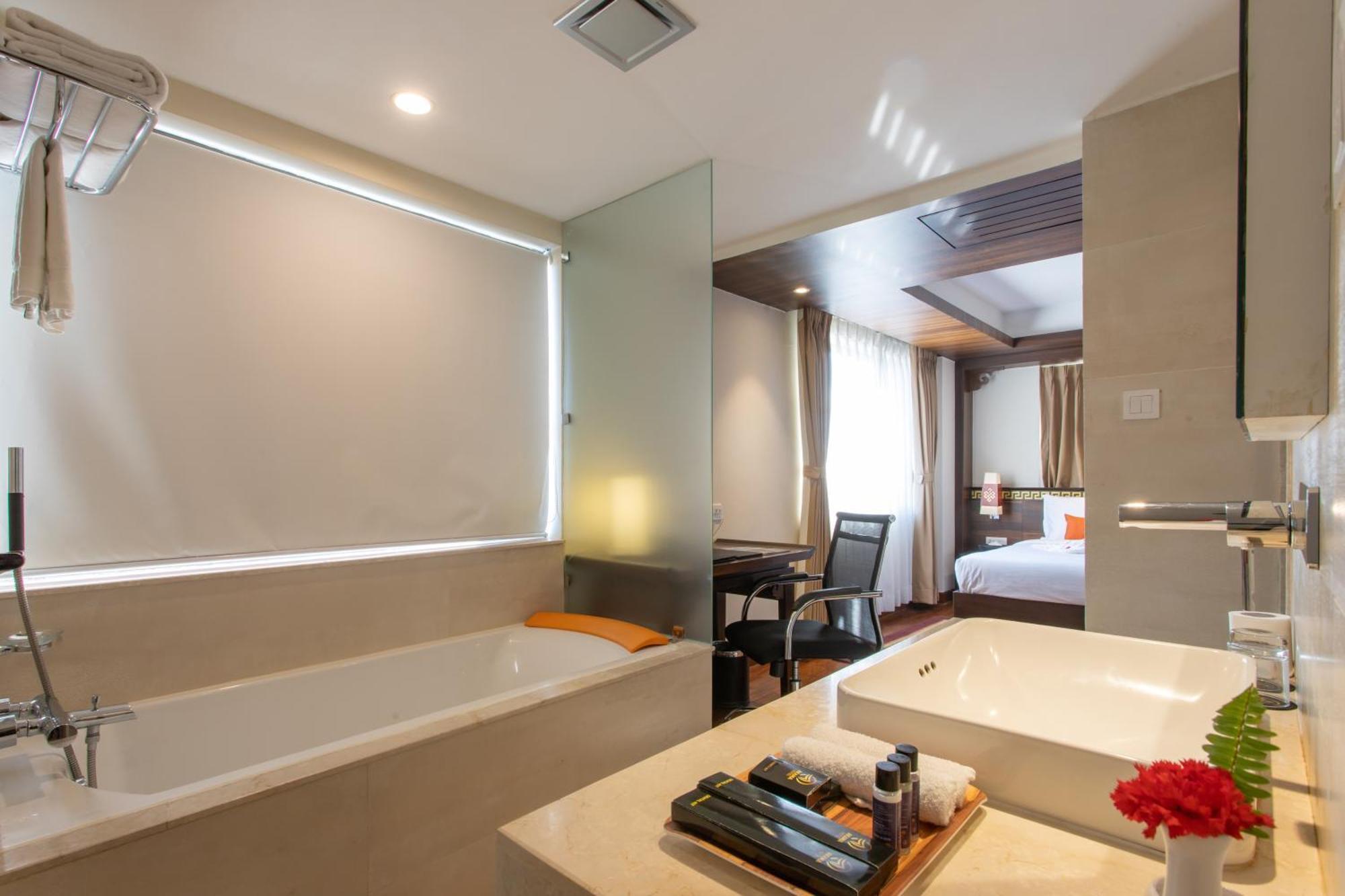 Ramada By Wyndham Kathmandu Dhumbarahi Hotel Ngoại thất bức ảnh