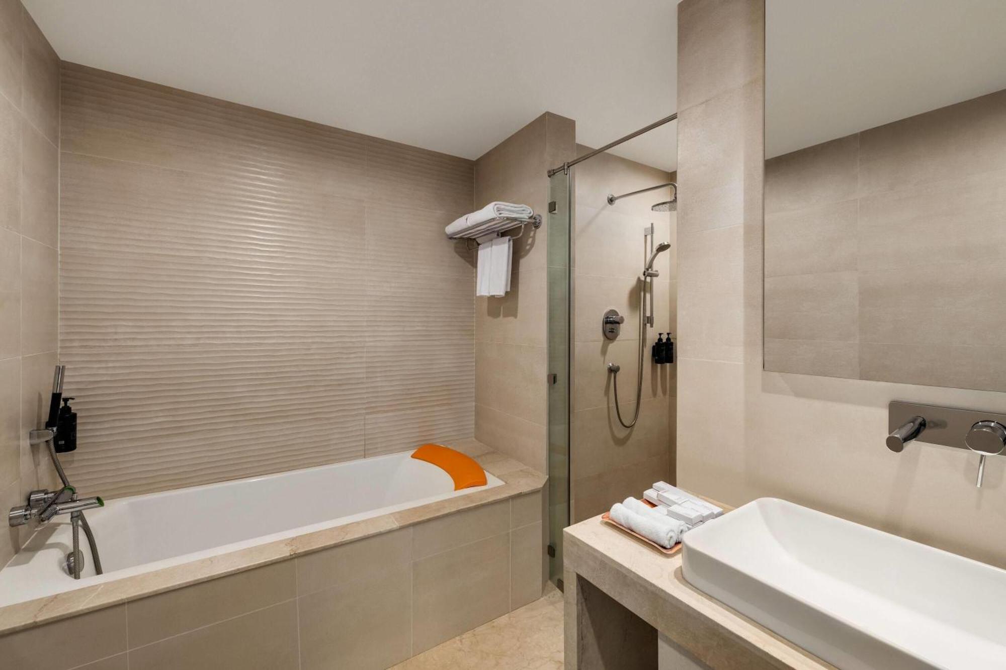 Ramada By Wyndham Kathmandu Dhumbarahi Hotel Ngoại thất bức ảnh